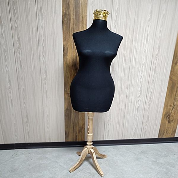 مانکن نیم تنه مشکی پایه چوبی
